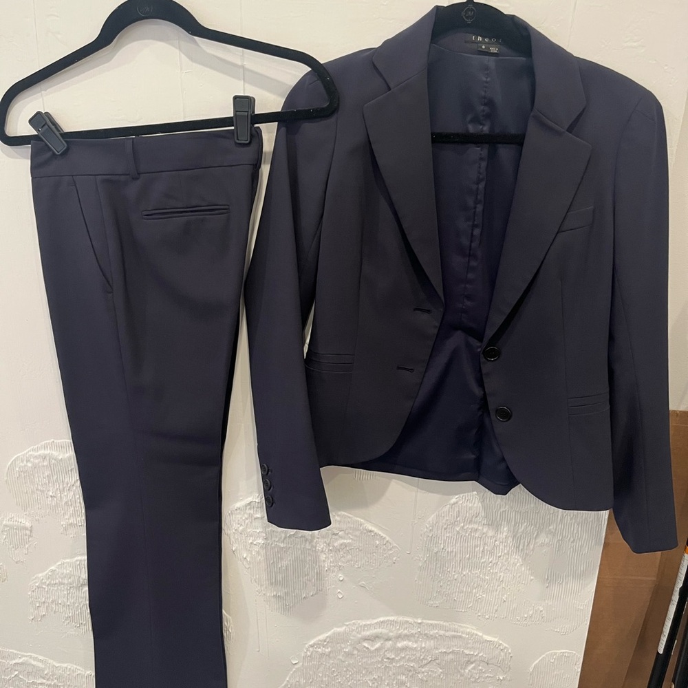 Theory women’s navy suit